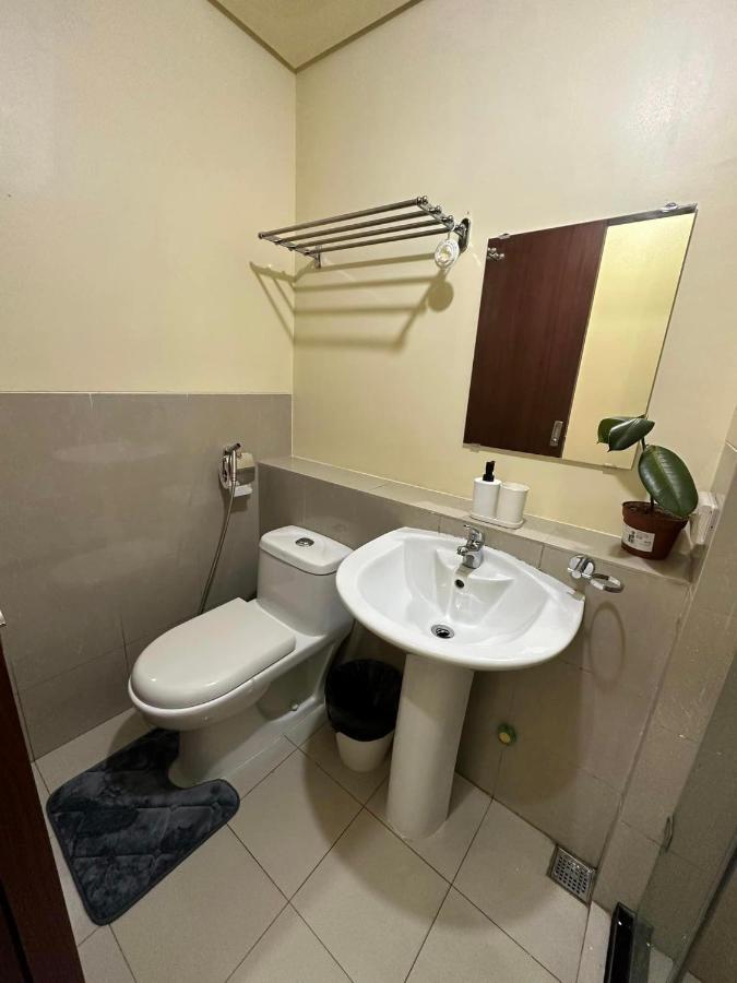 Modern Condo Living In Makati Manila Luaran gambar